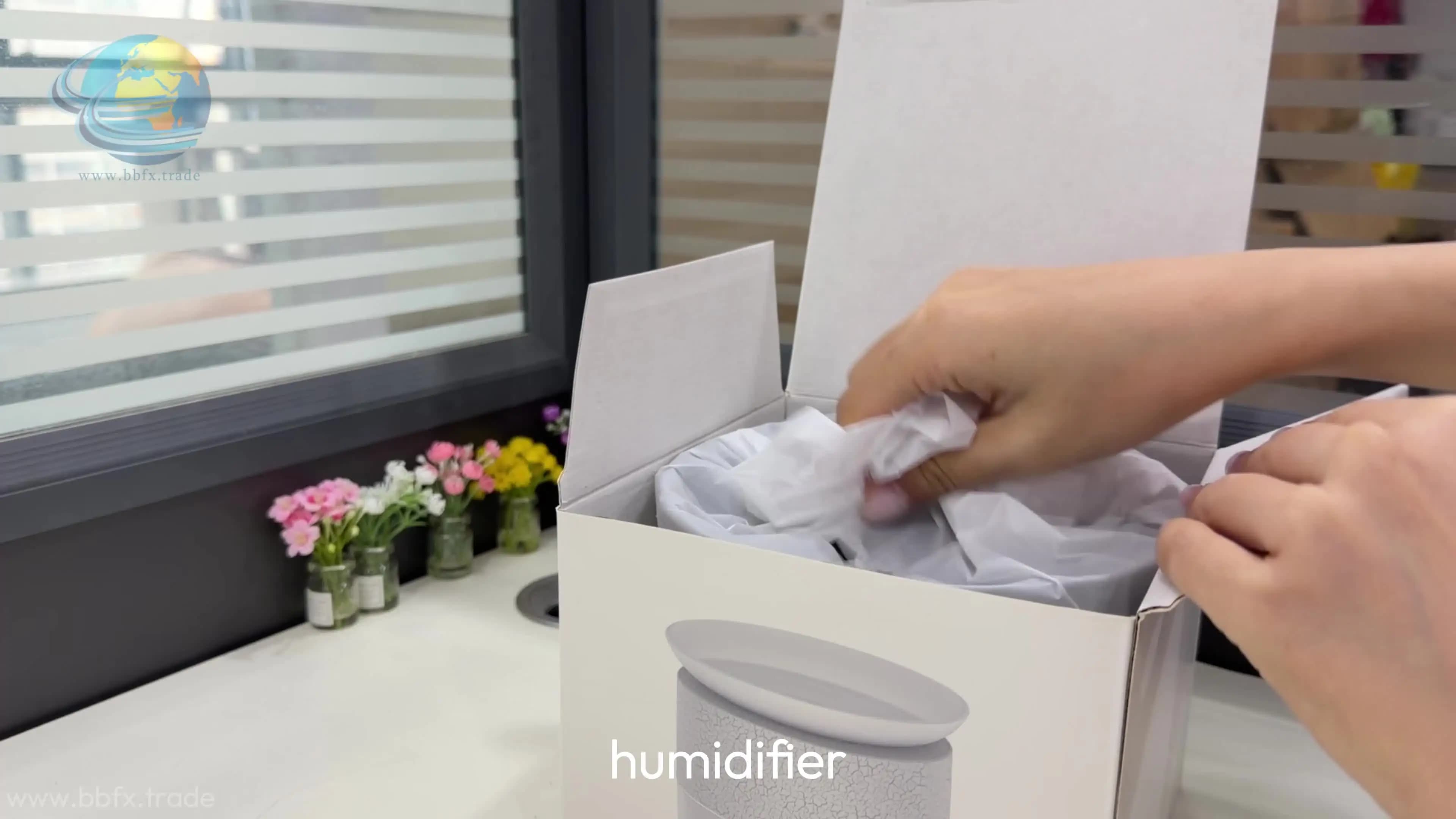 新品涌雾七彩香薰机 家用桌面喷雾云朵加湿器